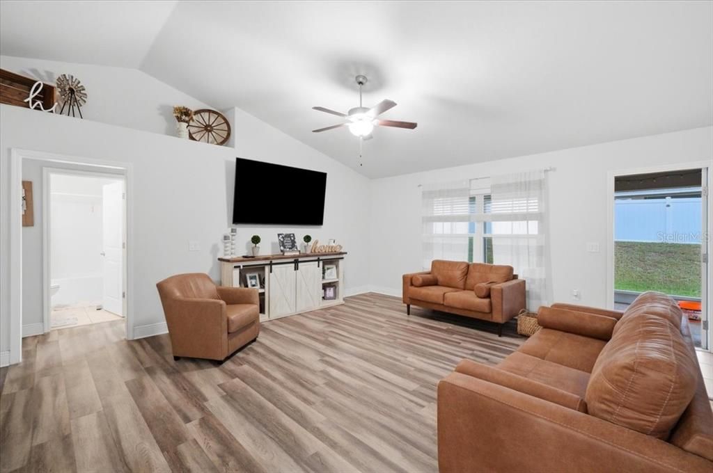 For Sale: $285,000 (4 beds, 2 baths, 1761 Square Feet)