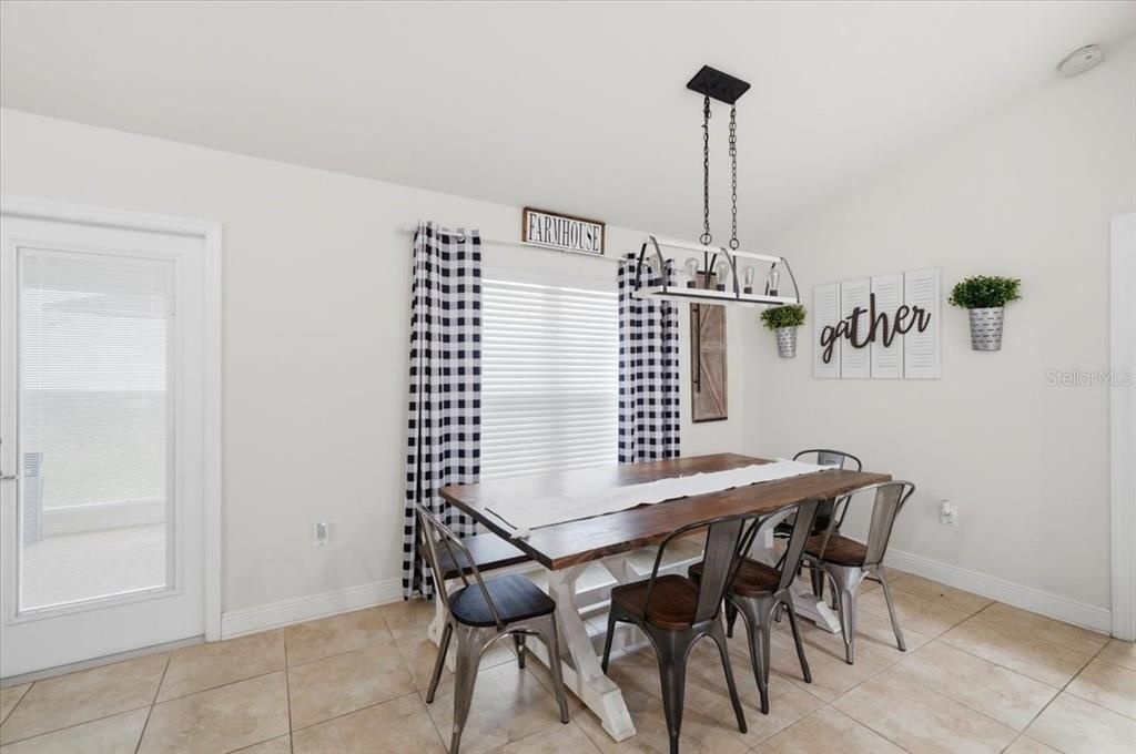 For Sale: $285,000 (4 beds, 2 baths, 1761 Square Feet)
