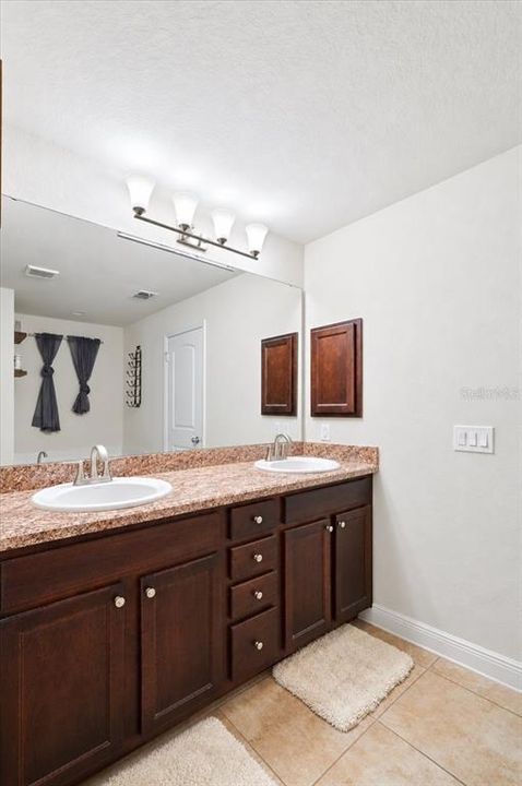 For Sale: $285,000 (4 beds, 2 baths, 1761 Square Feet)