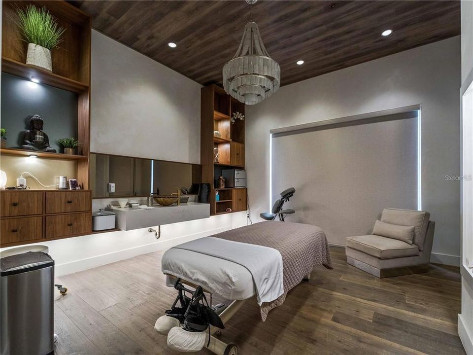 En Venta: $879,000 (2 camas, 2 baños, 1928 Pies cuadrados)