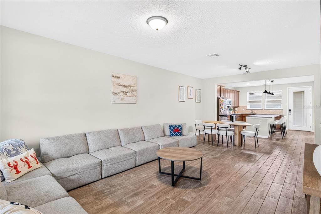 For Sale: $400,000 (3 beds, 2 baths, 1620 Square Feet)