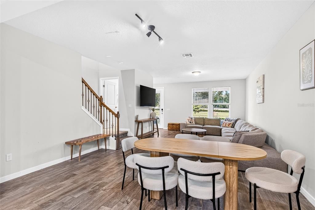 For Sale: $400,000 (3 beds, 2 baths, 1620 Square Feet)