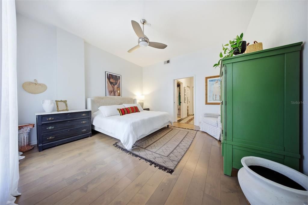 For Sale: $574,900 (3 beds, 2 baths, 1593 Square Feet)