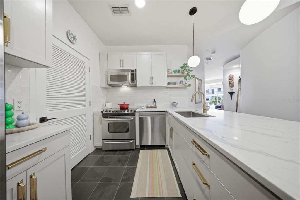 For Sale: $574,900 (3 beds, 2 baths, 1593 Square Feet)
