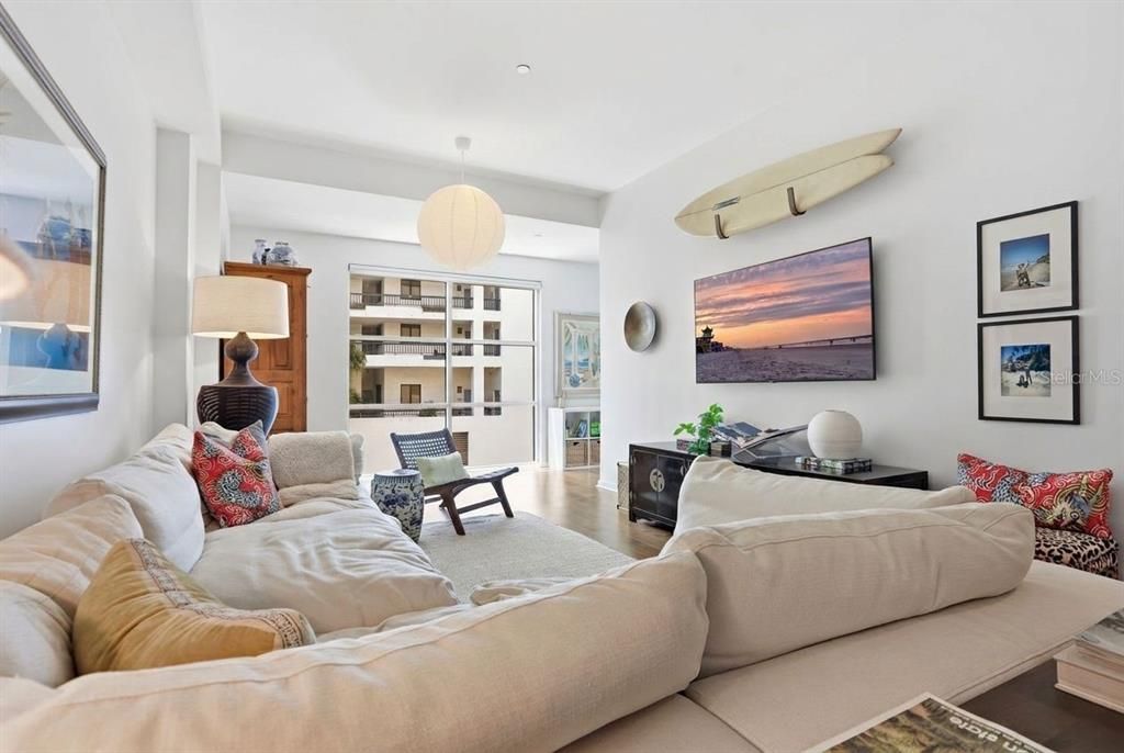 For Sale: $574,900 (3 beds, 2 baths, 1593 Square Feet)