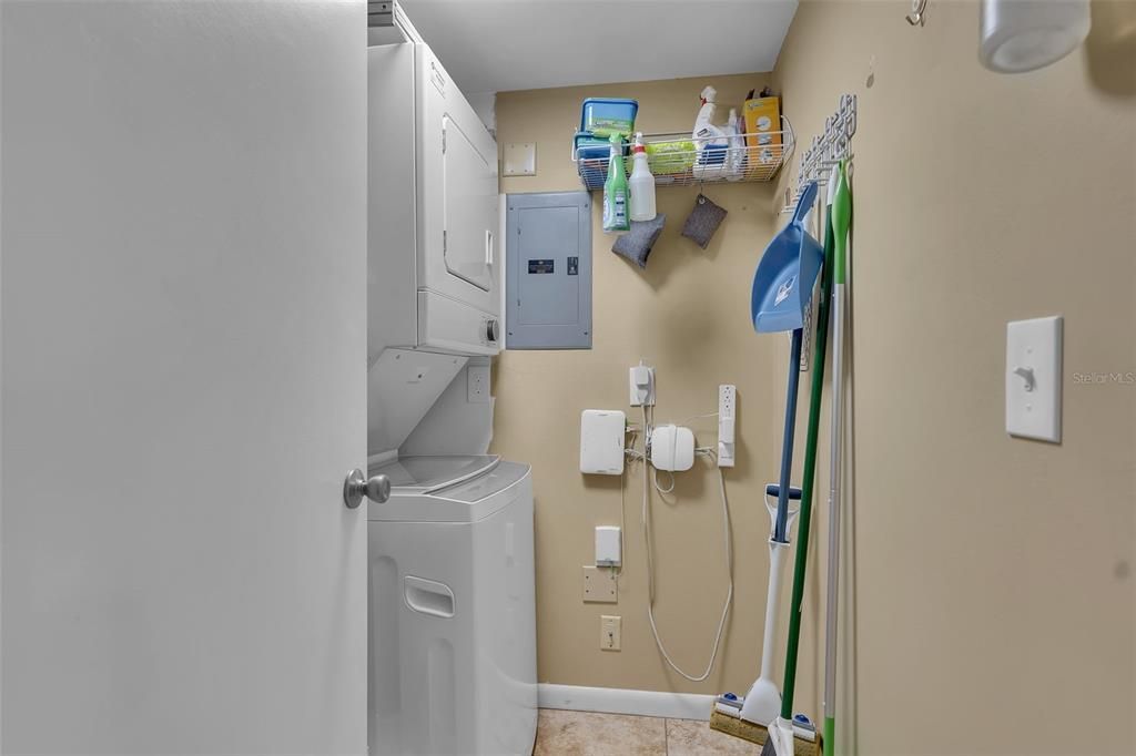 В аренду: $2,300 (2 спален, 2 ванн, 1108 Квадратных фут)