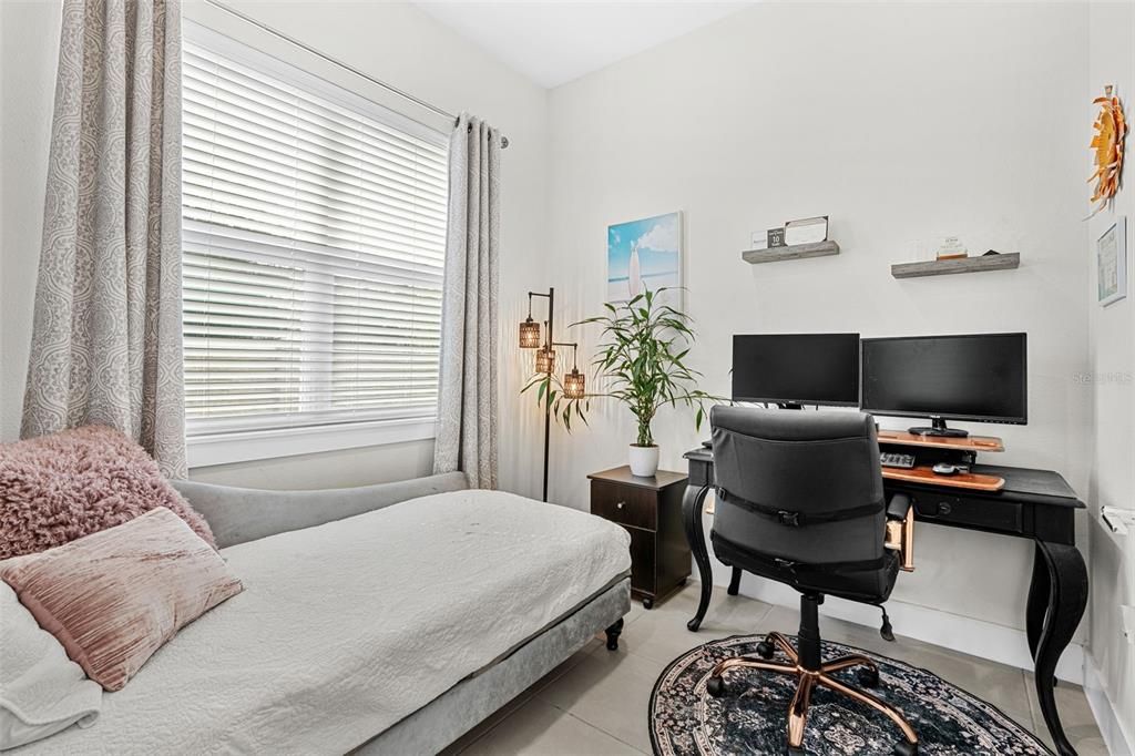 En Venta: $435,000 (3 camas, 2 baños, 1940 Pies cuadrados)