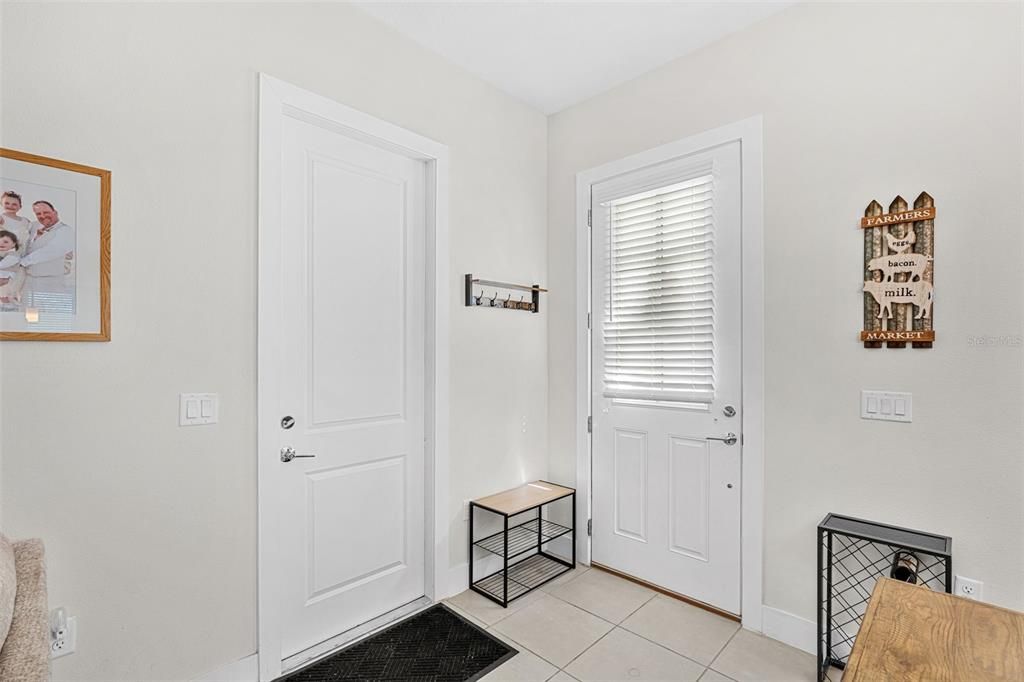 En Venta: $435,000 (3 camas, 2 baños, 1940 Pies cuadrados)