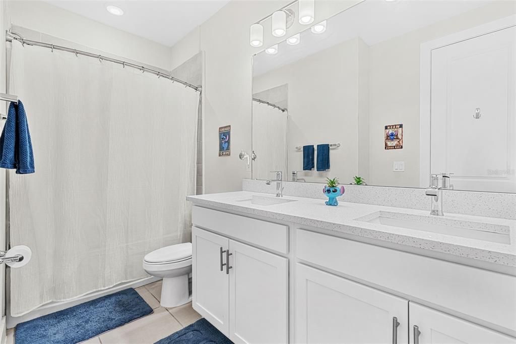 En Venta: $435,000 (3 camas, 2 baños, 1940 Pies cuadrados)