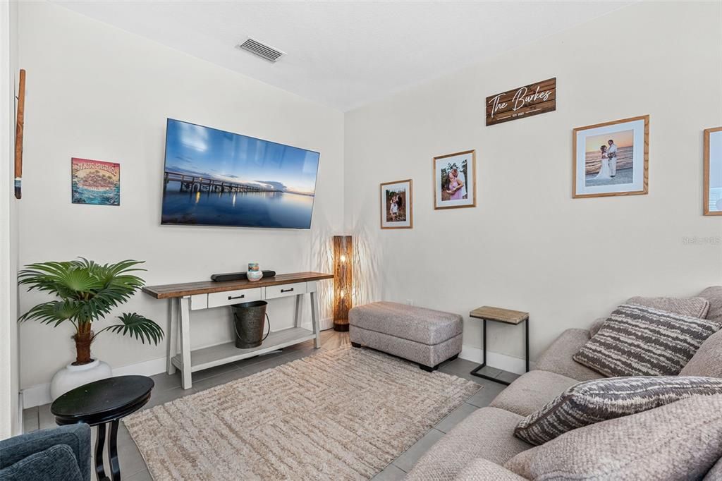 En Venta: $435,000 (3 camas, 2 baños, 1940 Pies cuadrados)