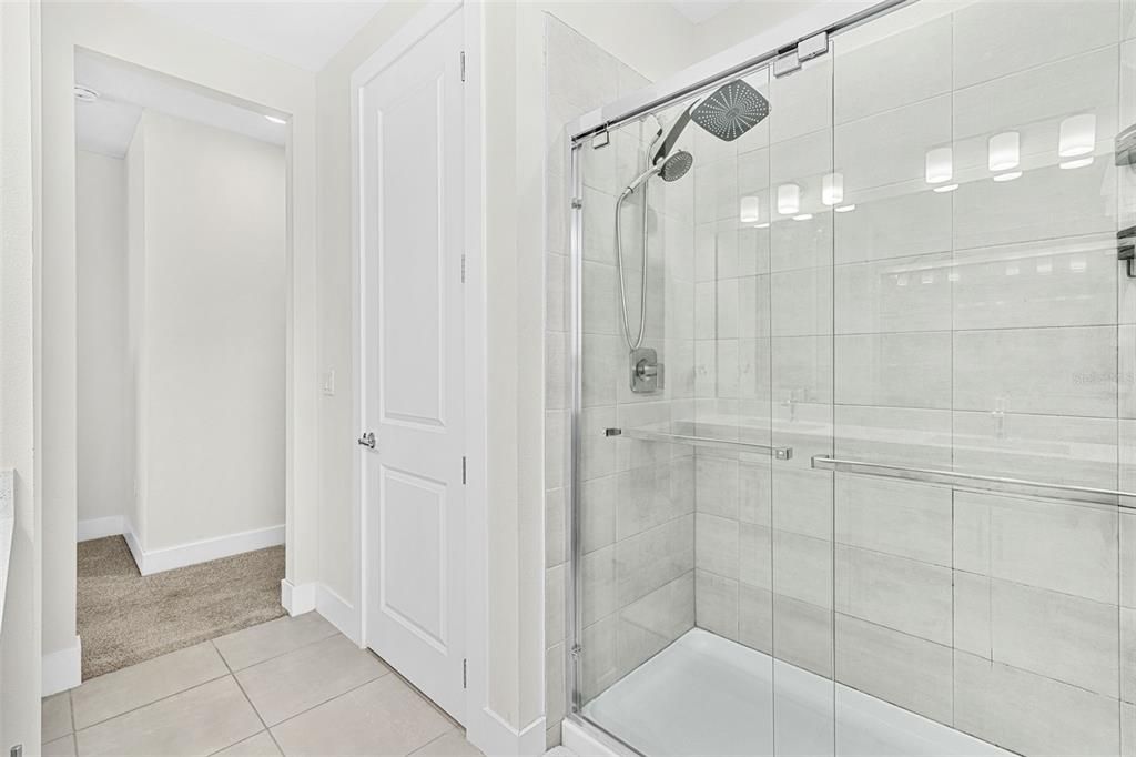 En Venta: $435,000 (3 camas, 2 baños, 1940 Pies cuadrados)
