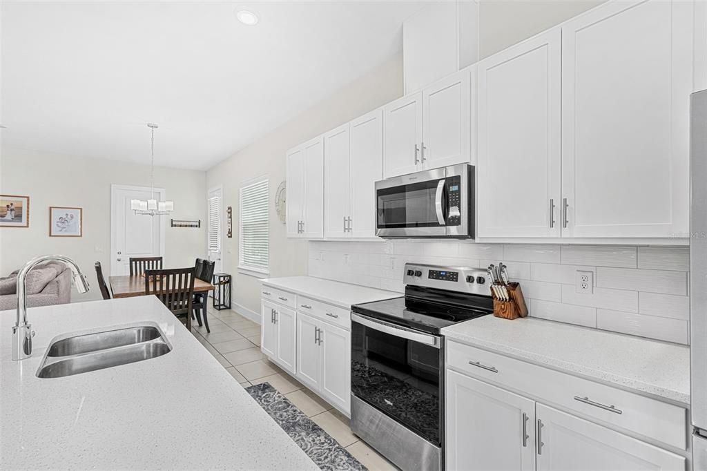 En Venta: $435,000 (3 camas, 2 baños, 1940 Pies cuadrados)