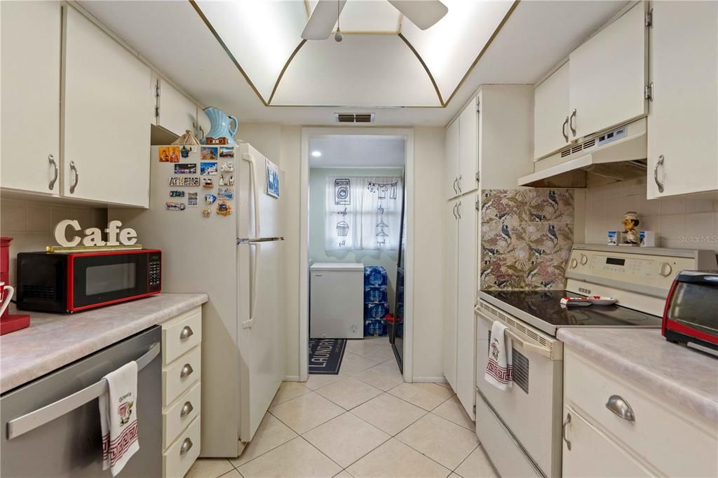 На продажу: $179,900 (2 спален, 2 ванн, 1174 Квадратных фут)