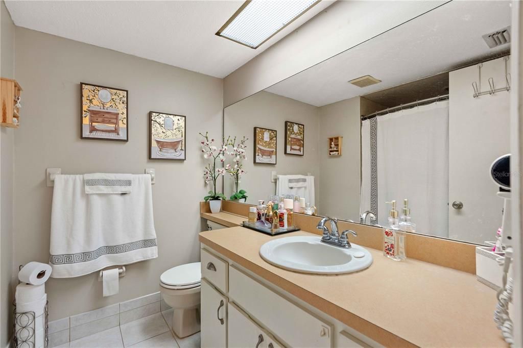На продажу: $179,900 (2 спален, 2 ванн, 1174 Квадратных фут)