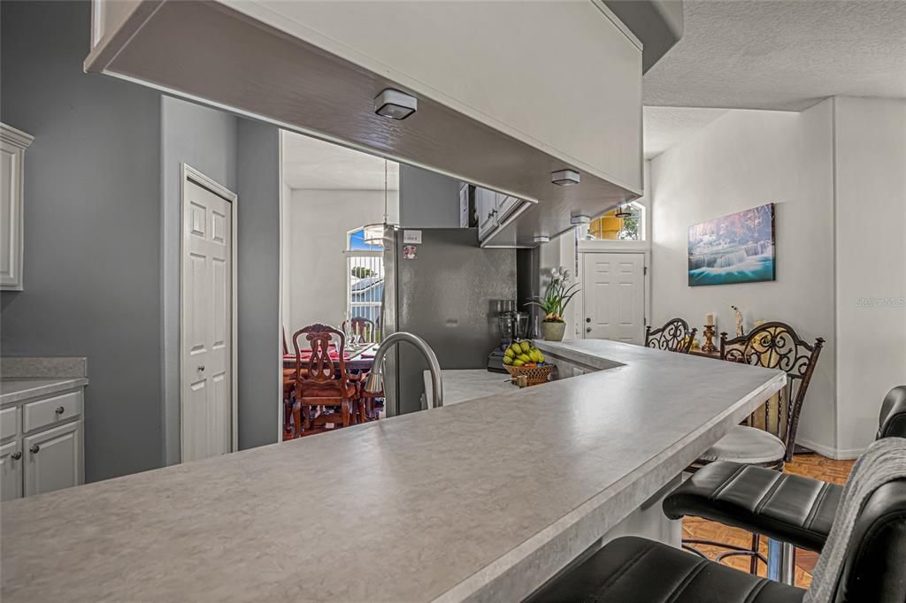 На продажу: $359,900 (3 спален, 2 ванн, 1750 Квадратных фут)