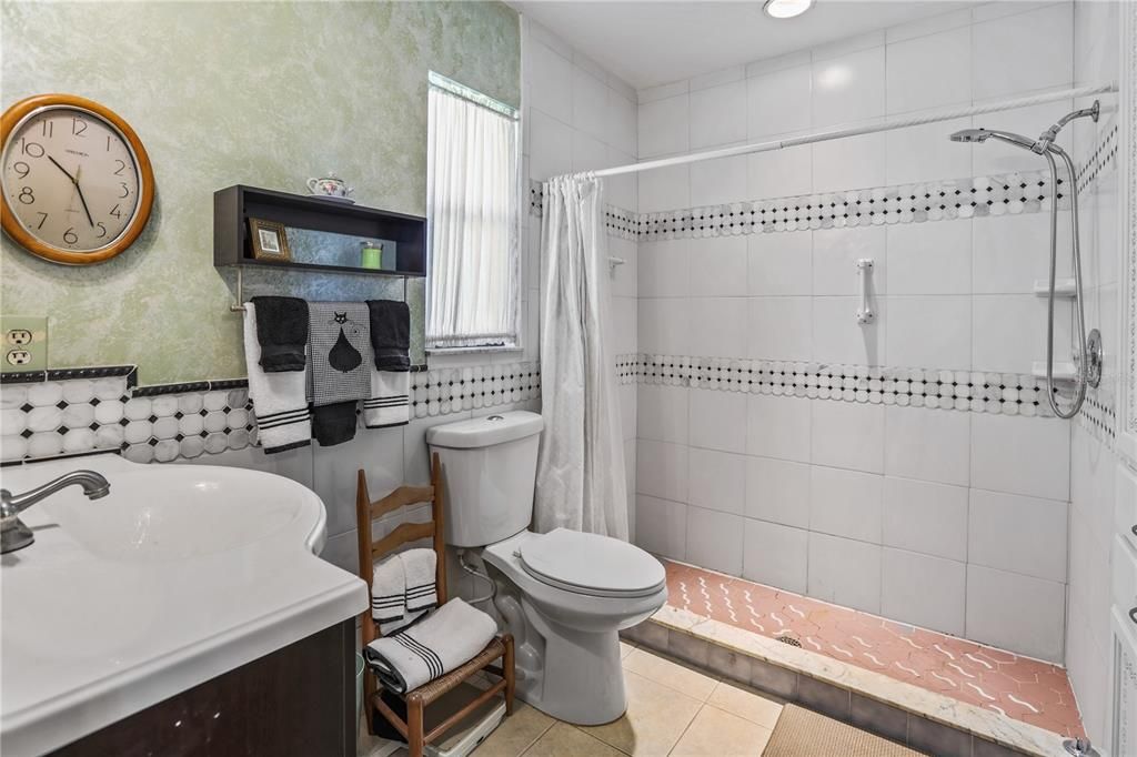 На продажу: $250,000 (2 спален, 2 ванн, 991 Квадратных фут)