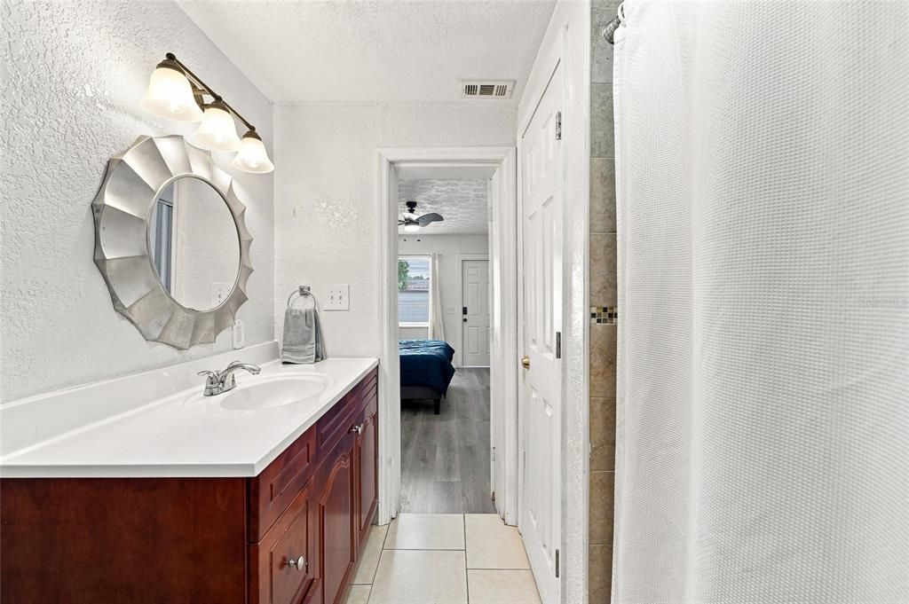En Venta: $419,000 (4 camas, 3 baños, 1793 Pies cuadrados)