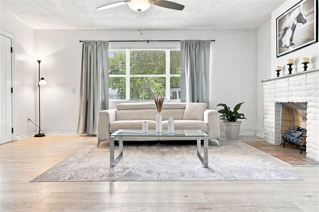 En Venta: $419,000 (4 camas, 3 baños, 1793 Pies cuadrados)