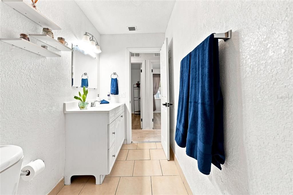 En Venta: $419,000 (4 camas, 3 baños, 1793 Pies cuadrados)