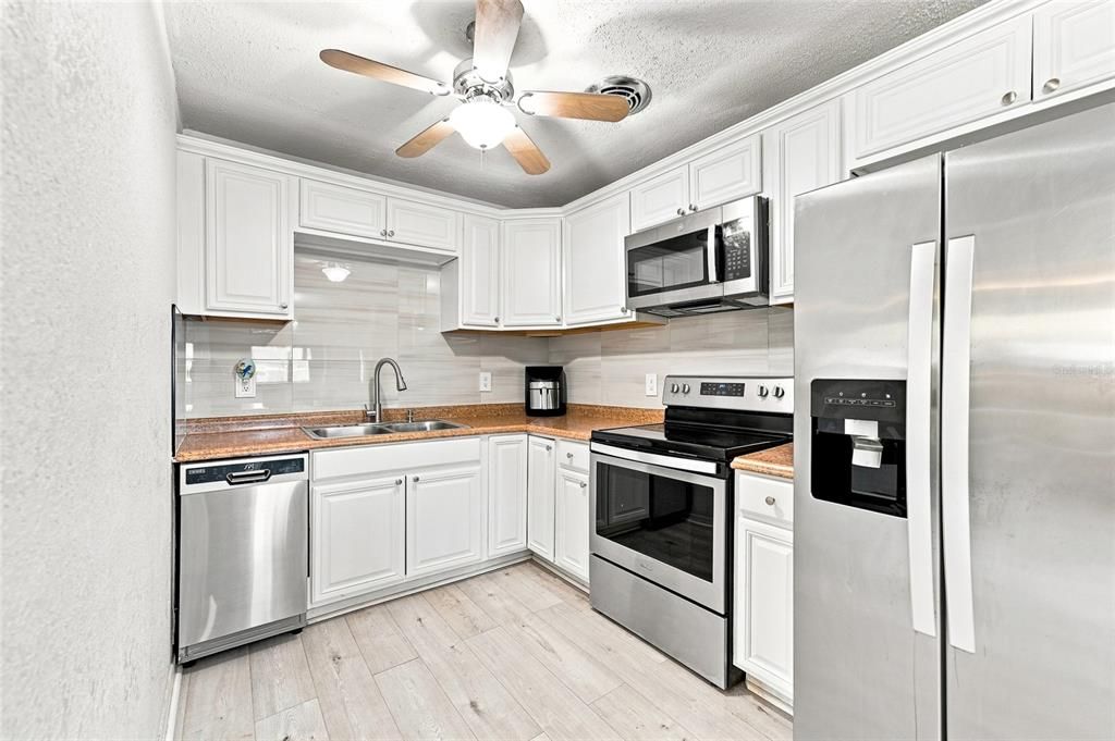 En Venta: $419,000 (4 camas, 3 baños, 1793 Pies cuadrados)