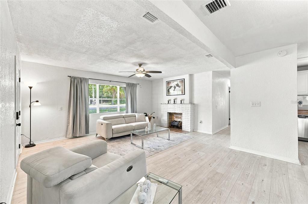 En Venta: $419,000 (4 camas, 3 baños, 1793 Pies cuadrados)