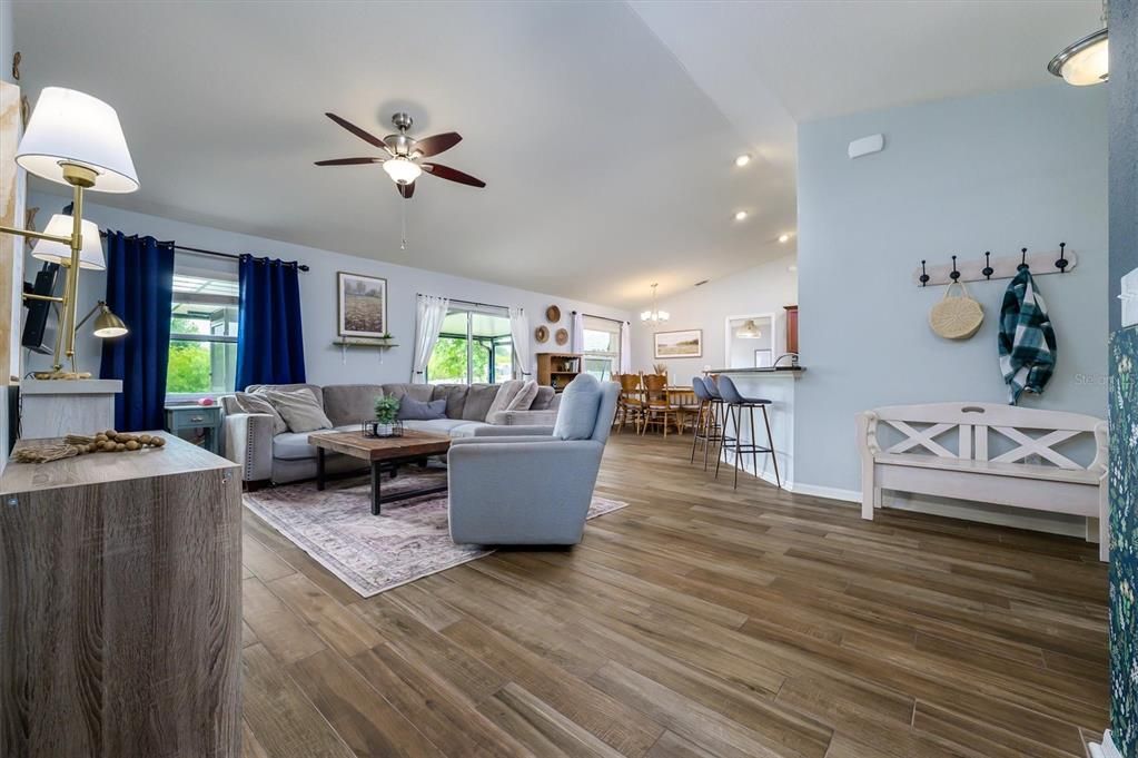 For Sale: $425,000 (3 beds, 2 baths, 1504 Square Feet)