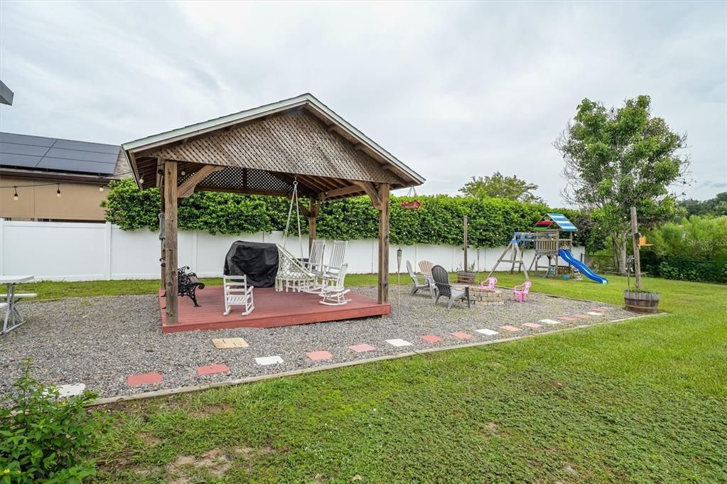 For Sale: $425,000 (3 beds, 2 baths, 1504 Square Feet)