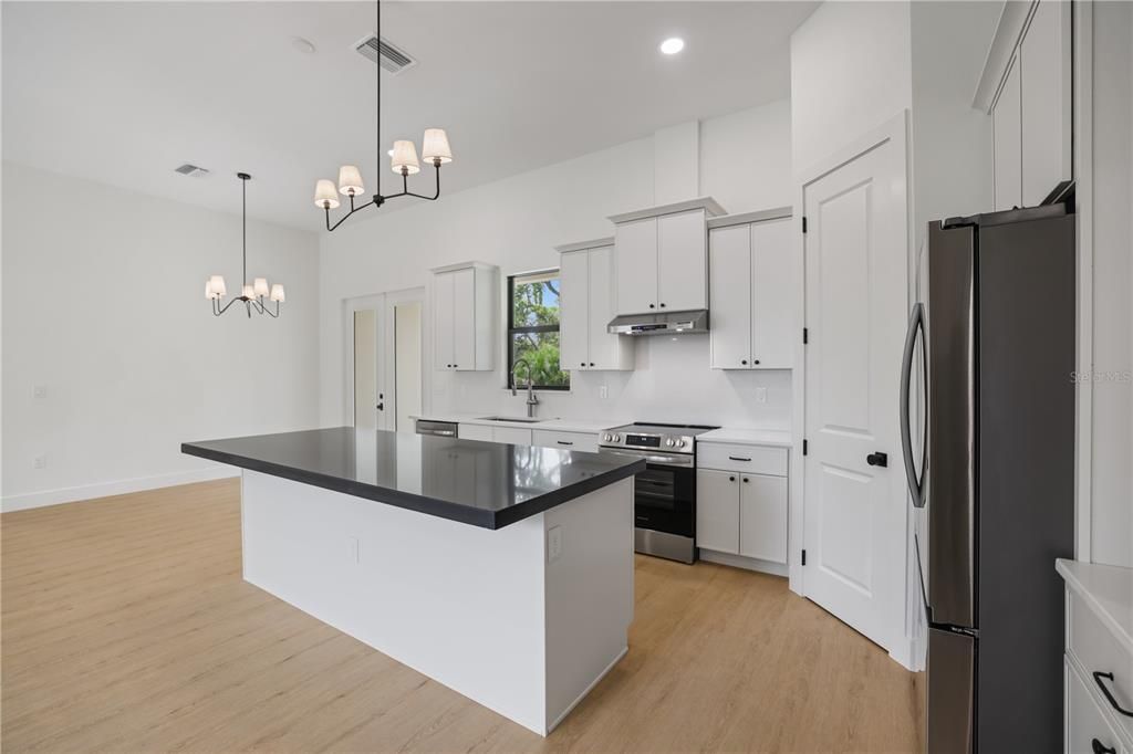 For Sale: $370,000 (3 beds, 2 baths, 1617 Square Feet)