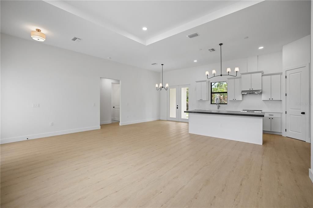 For Sale: $370,000 (3 beds, 2 baths, 1617 Square Feet)