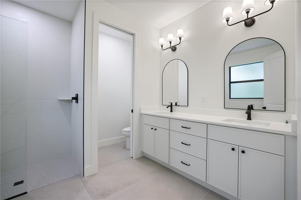 For Sale: $370,000 (3 beds, 2 baths, 1617 Square Feet)