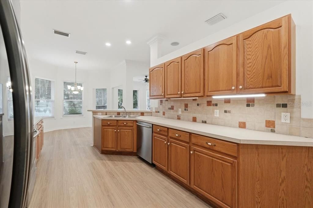 En Venta: $425,000 (3 camas, 2 baños, 2037 Pies cuadrados)