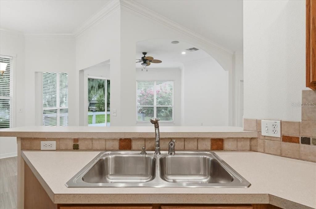En Venta: $425,000 (3 camas, 2 baños, 2037 Pies cuadrados)