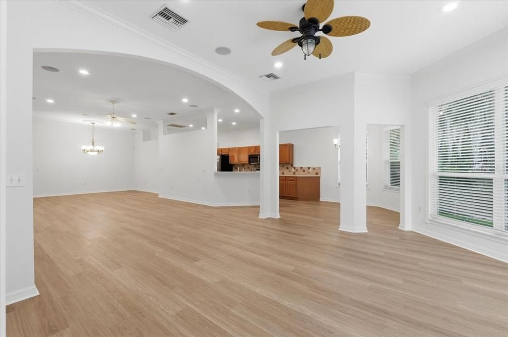 En Venta: $425,000 (3 camas, 2 baños, 2037 Pies cuadrados)