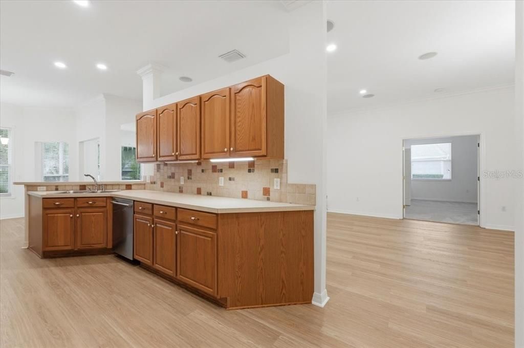En Venta: $425,000 (3 camas, 2 baños, 2037 Pies cuadrados)