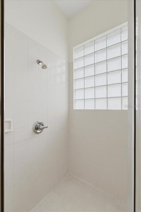 En Venta: $425,000 (3 camas, 2 baños, 2037 Pies cuadrados)