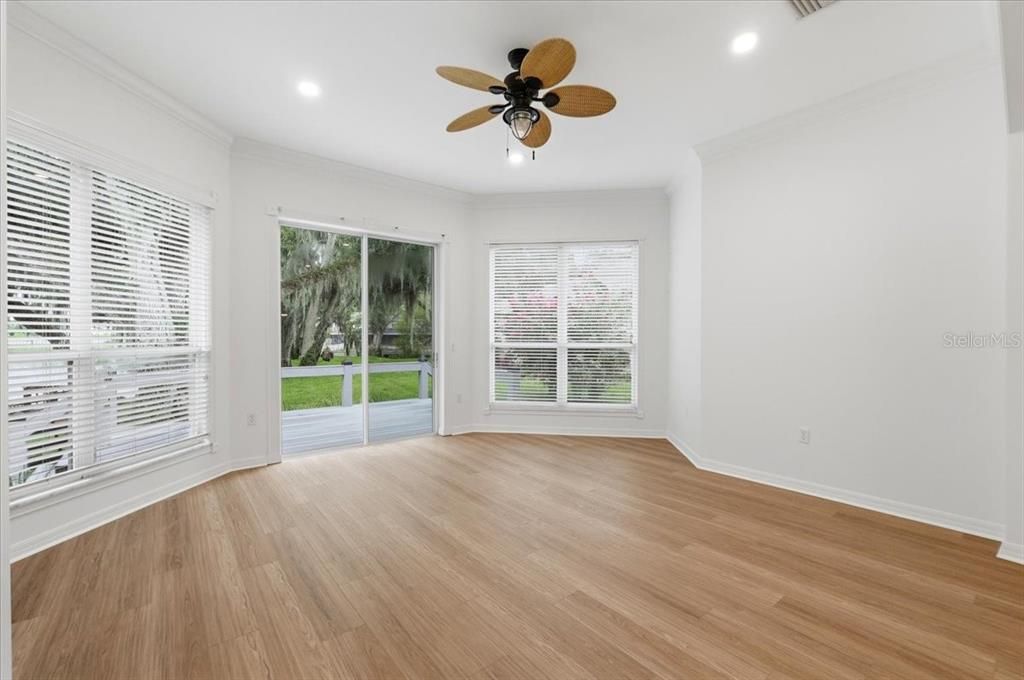 En Venta: $425,000 (3 camas, 2 baños, 2037 Pies cuadrados)