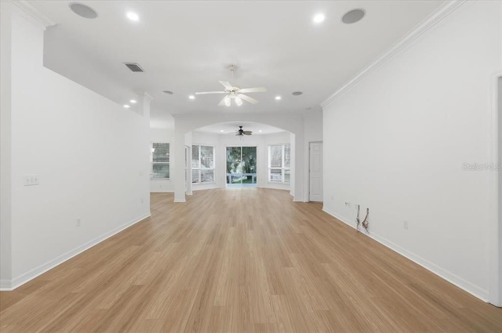 En Venta: $425,000 (3 camas, 2 baños, 2037 Pies cuadrados)