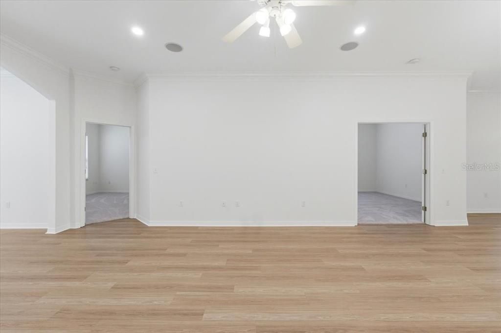 En Venta: $425,000 (3 camas, 2 baños, 2037 Pies cuadrados)