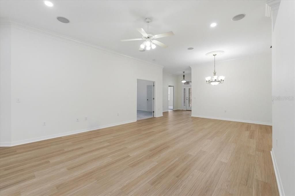 En Venta: $425,000 (3 camas, 2 baños, 2037 Pies cuadrados)