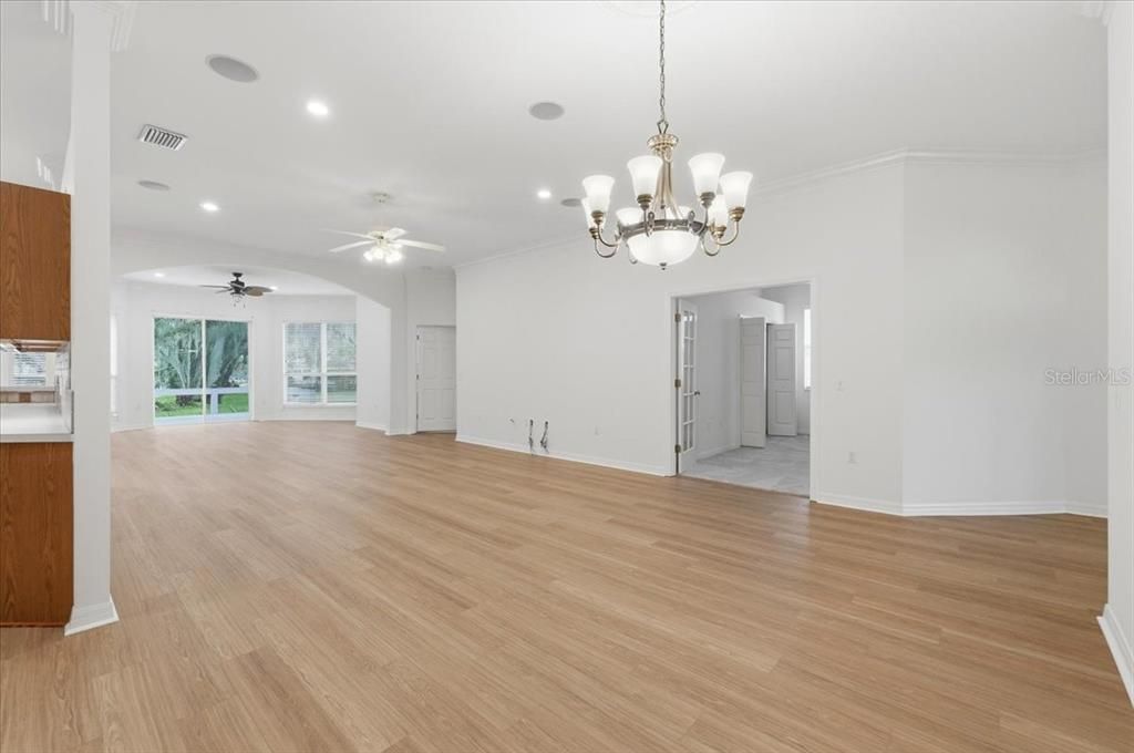 En Venta: $425,000 (3 camas, 2 baños, 2037 Pies cuadrados)