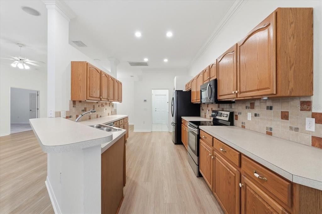 En Venta: $425,000 (3 camas, 2 baños, 2037 Pies cuadrados)