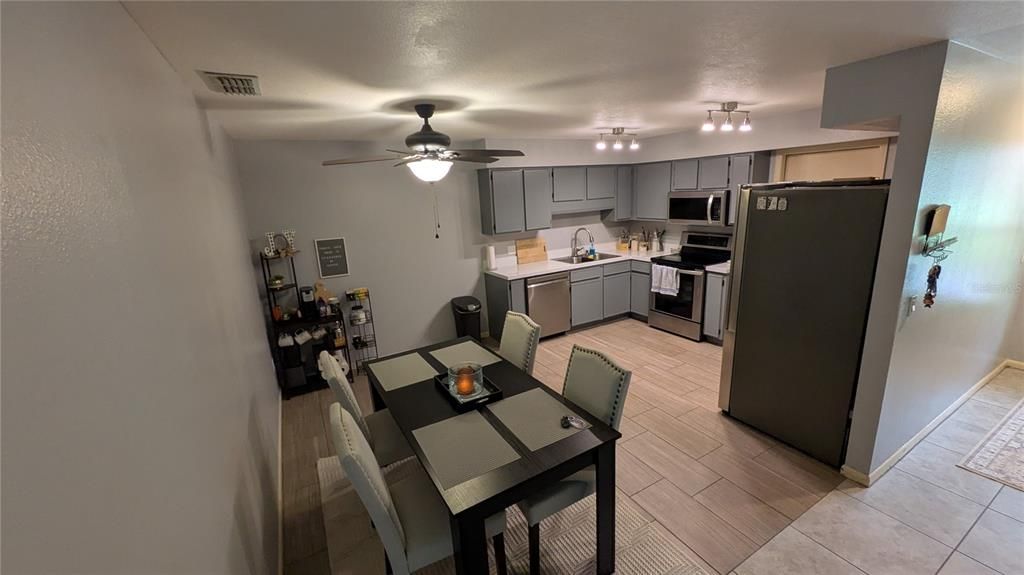For Sale: $215,000 (2 beds, 2 baths, 1230 Square Feet)
