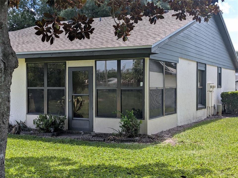For Sale: $215,000 (2 beds, 2 baths, 1230 Square Feet)