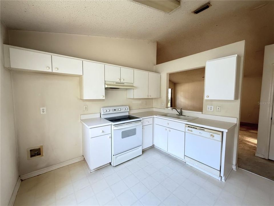 For Sale: $264,000 (3 beds, 2 baths, 1182 Square Feet)