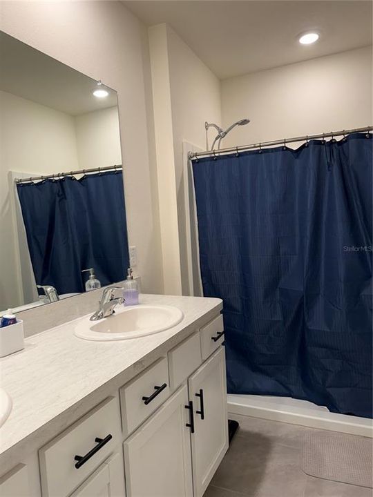 For Rent: $2,600 (3 beds, 2 baths, 1994 Square Feet)