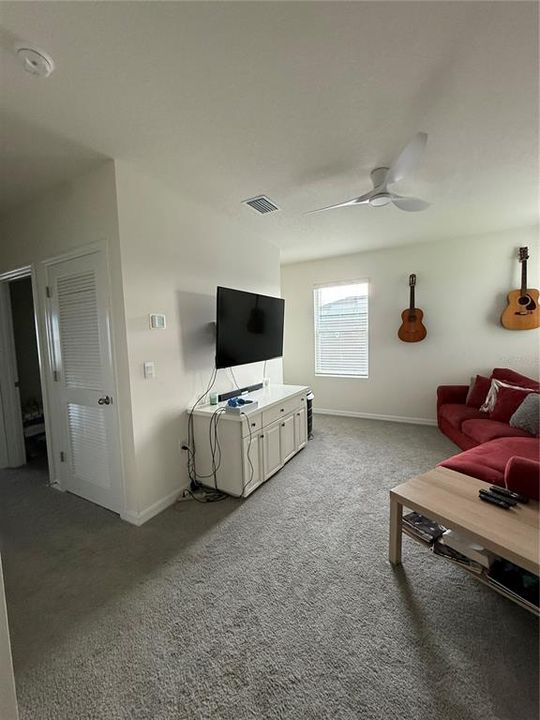For Rent: $2,600 (3 beds, 2 baths, 1994 Square Feet)