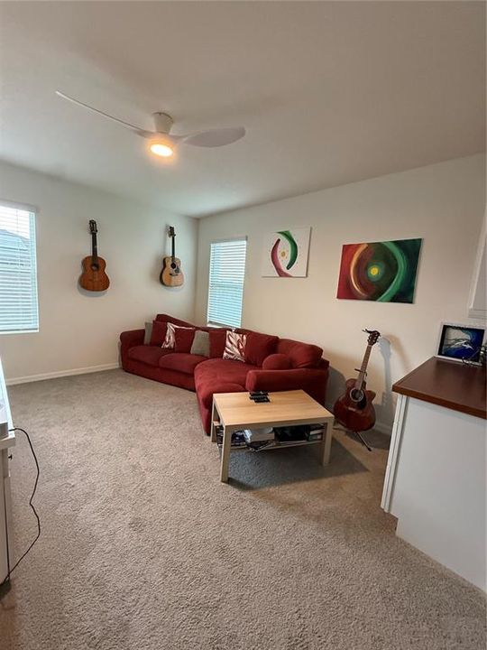 For Rent: $2,600 (3 beds, 2 baths, 1994 Square Feet)
