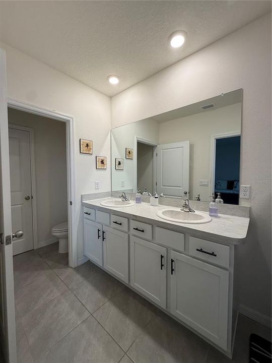 For Rent: $2,600 (3 beds, 2 baths, 1994 Square Feet)