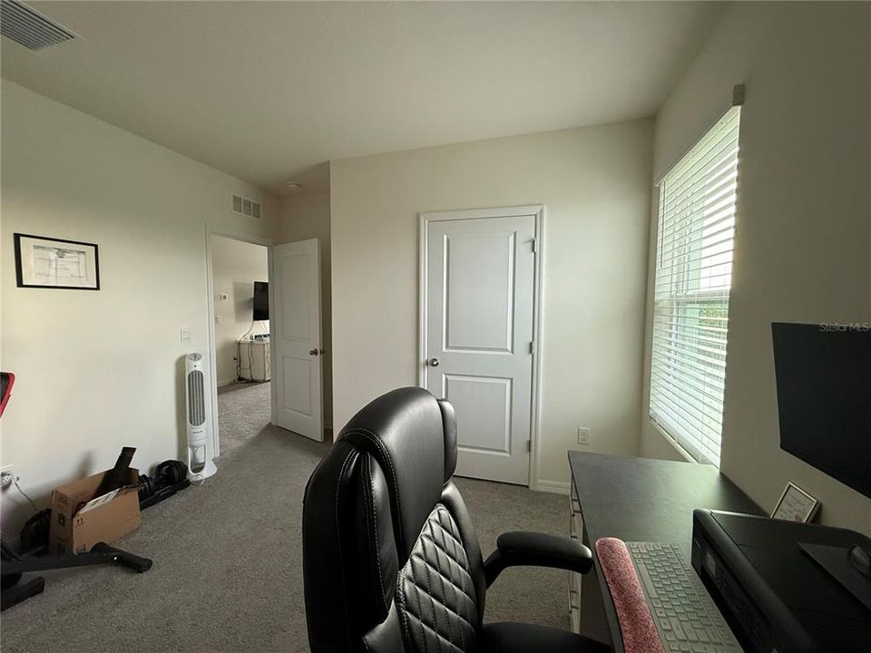 For Rent: $2,600 (3 beds, 2 baths, 1994 Square Feet)