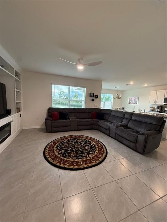 For Rent: $2,600 (3 beds, 2 baths, 1994 Square Feet)